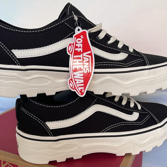 Vans Men’s Sentry Old Skool (Canvas) Black/Marshmallow
VN0A5KR3VQE
Sneakers - Picture 16 of 16